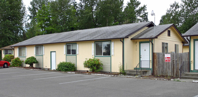 Carlyle Court Apartments in Lakewood, WA - Building Photo - Building Photo