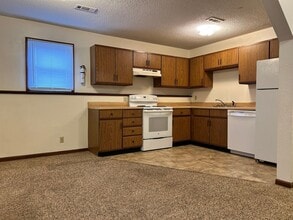 903 Windwood Dr in Junction City, KS - Building Photo - Building Photo