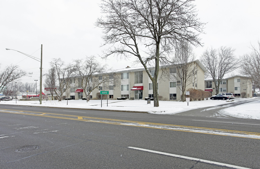 East Lake in St. Clair Shores, MI - Building Photo