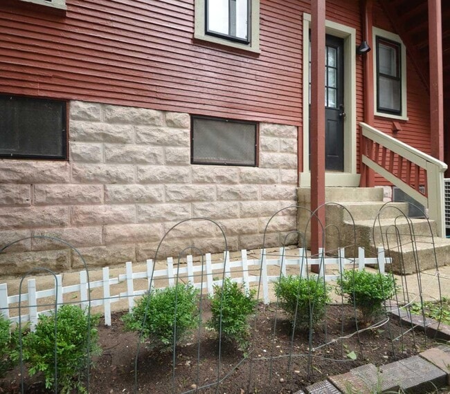 property at 301 W 5th Ave
