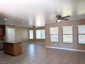 4226 N 92nd Ln in Phoenix, AZ - Building Photo - Building Photo