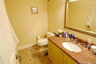 1904 S Ocean Dr-Unit -50E in Hallandale Beach, FL - Building Photo - Building Photo