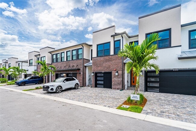 8353 NW 7th Pl in Plantation, FL - Foto de edificio - Building Photo