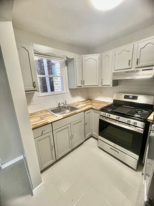 2321 Athena St in Pittsburgh, PA - Building Photo - Building Photo