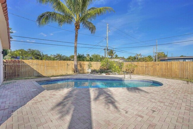 2005 N 36th Ave in Hollywood, FL - Building Photo - Building Photo