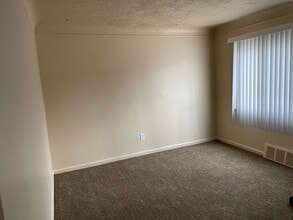 318 Russell St in Pontiac, MI - Foto de edificio - Building Photo