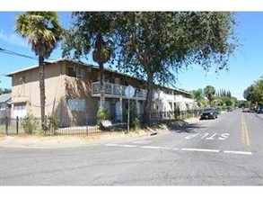 570 Maple St in West Sacramento, CA - Building Photo - Building Photo