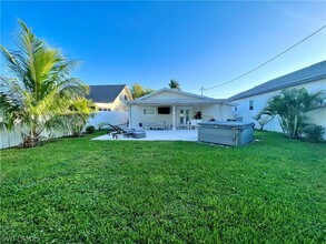 771 94th Ave N in Naples, FL - Foto de edificio - Building Photo