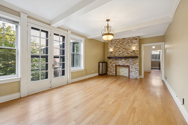 2315 N Commonwealth Ave in Chicago, IL - Building Photo - Building Photo