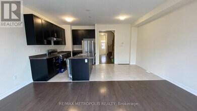 108 Adventura Rd in Brampton, ON - Building Photo - Building Photo