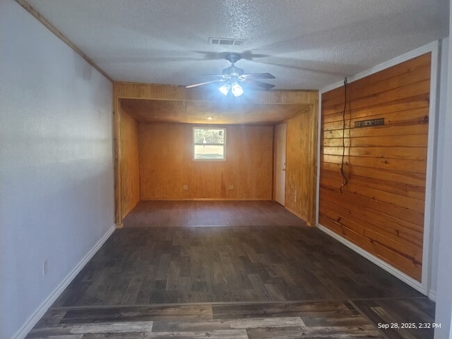855 Aldredge Cir in Pollok, TX - Building Photo - Building Photo