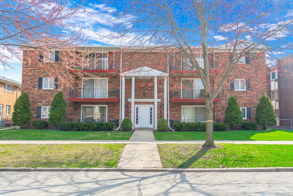 21 S Waiola Ave in La Grange, IL - Foto de edificio