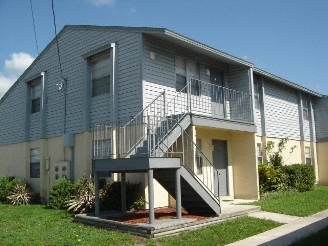 Orangewood Village in Fort Pierce, FL - Foto de edificio