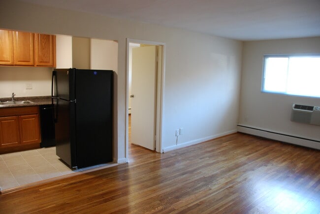 Clarendon Court Apartments