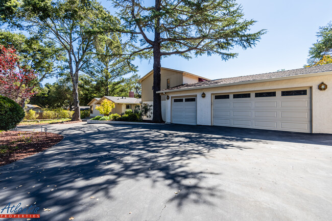 19040 Sunnyside Dr in Saratoga, CA - Foto de edificio - Building Photo