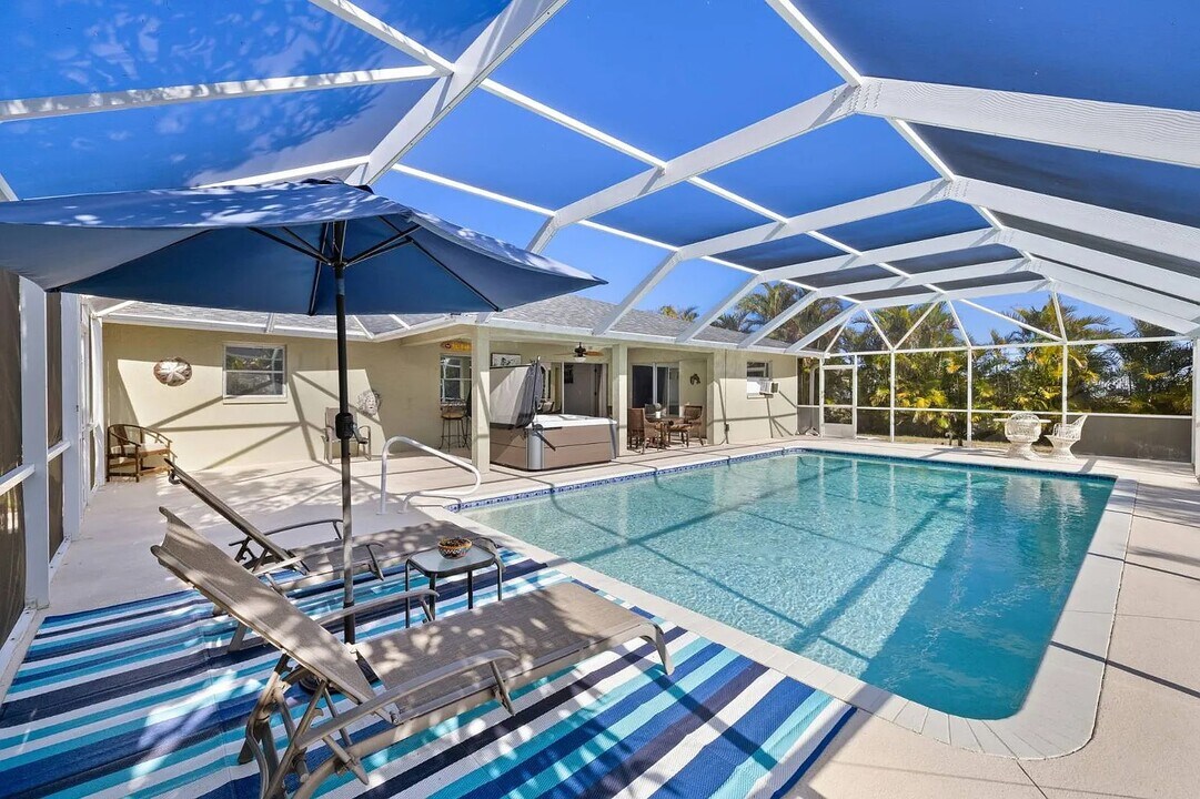 707 NE 2nd Ave in Cape Coral, FL - Building Photo