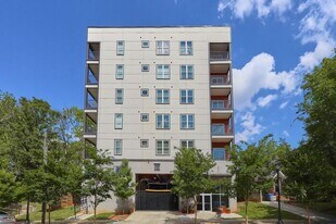 525 Parkway Dr NE in Atlanta, GA - Building Photo
