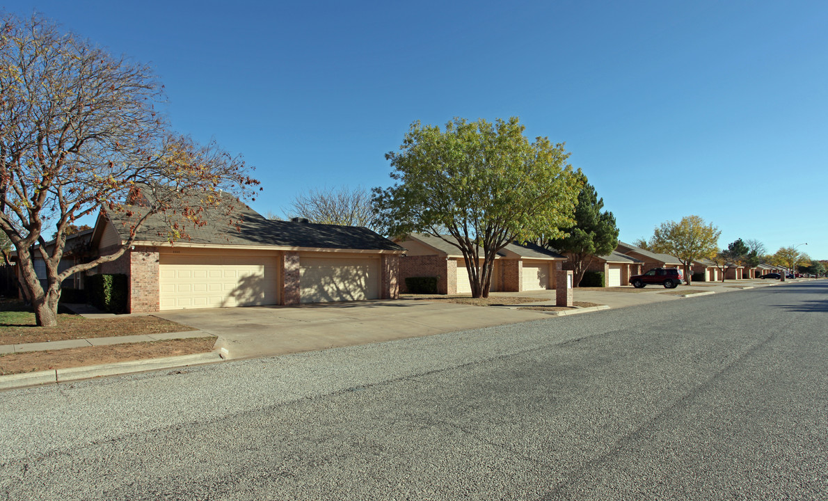 Meadow Glen Townhomes in Lubbock, TX - Building Photo