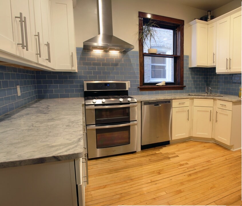 3337 W Evergreen Ave, Unit 1 in Chicago, IL - Building Photo