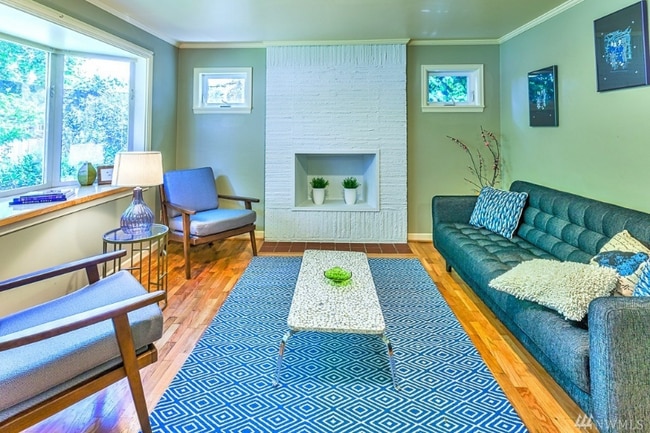 1107 NE 155th St in Shoreline, WA - Foto de edificio - Building Photo