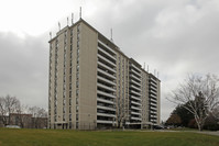 Bayview Square Apartments in Toronto, ON - Building Photo - Building Photo