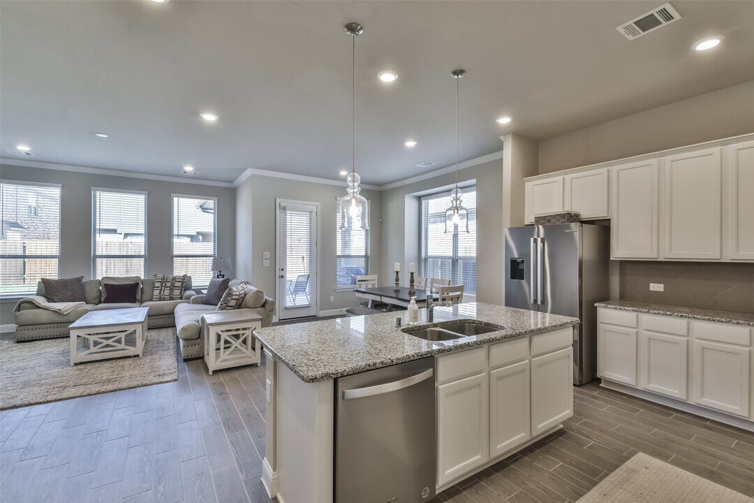 17218 Olive Blossom Ct in Shenandoah, TX - Building Photo