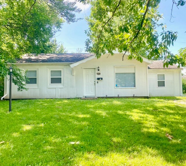 1609 Williamsburg Dr in Champaign, IL - Building Photo