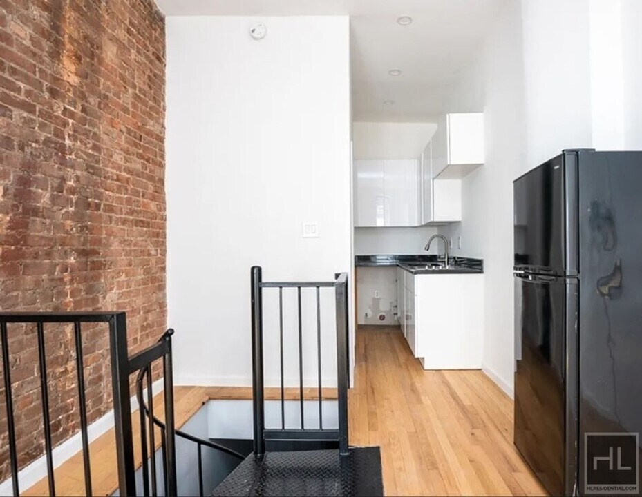 479 Warren St, Unit 1B in Brooklyn, NY - Foto de edificio