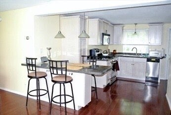 26 Roberts Dr in Bedford, MA - Foto de edificio - Building Photo