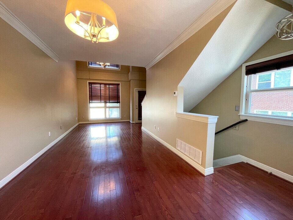 4541 Madison Ave in Kansas City, MO - Building Photo