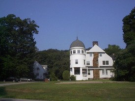 Colony House Apartments