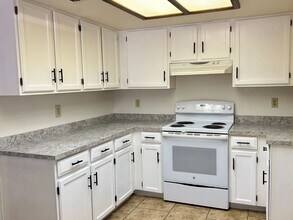 10807 W Kaler Dr in Glendale, AZ - Building Photo - Building Photo
