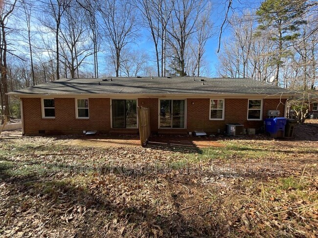 811 Longleaf Dr in Chapel Hill, NC - Building Photo - Building Photo