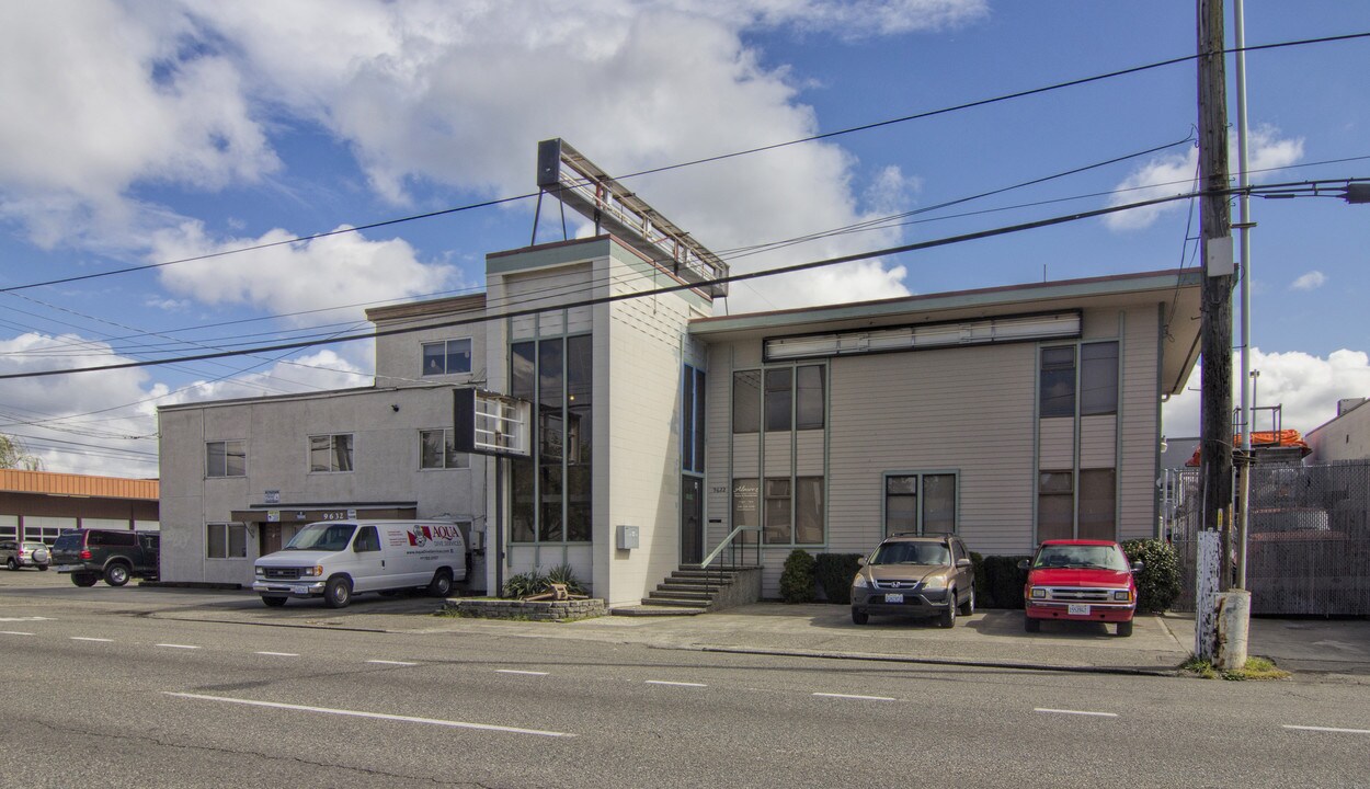 9632 Aurora Ave N in Seattle, WA - Building Photo