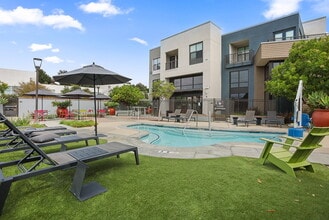 777 Hamilton in Menlo Park, CA - Foto de edificio - Building Photo