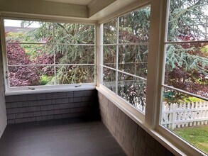 2635 Nob Hill Ave N in Seattle, WA - Building Photo - Building Photo