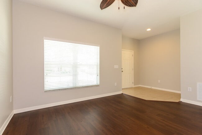 5723 white Trillium Loop in Land O Lakes, FL - Building Photo - Building Photo