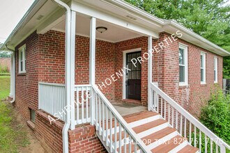 7 Enka Pine St in Candler, NC - Building Photo - Building Photo