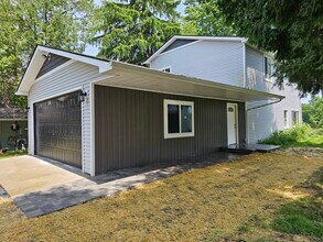 4822 Hillcrest Dr in Clarkston, MI - Building Photo - Building Photo