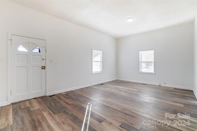 110 E 5th Ave in Gastonia, NC - Building Photo - Building Photo