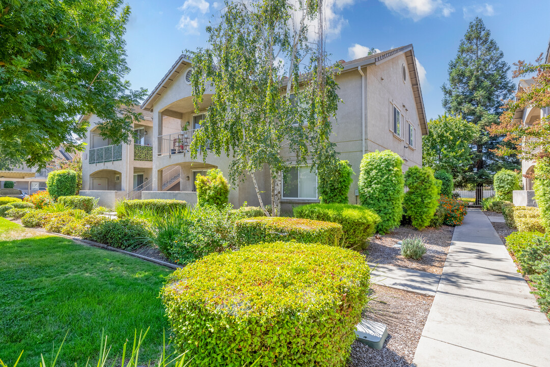 The Cottage Apartments in Stockton, CA - Building Photo