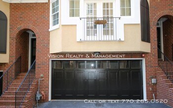 829 Clifton Heights Ln NE in Atlanta, GA - Foto de edificio - Building Photo