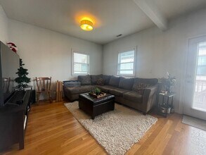 23 Washburn St, Unit 2 in Boston, MA - Building Photo - Building Photo