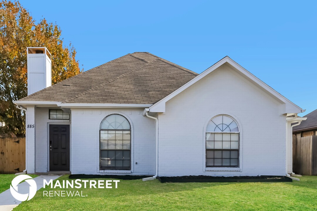 885 Keeneland Ct in Dallas, TX - Building Photo
