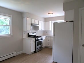 74 B Demarest Ave in West Nyack, NY - Building Photo - Building Photo