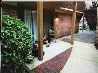 211 Meadow Woods Ln in Lawrence Township, NJ - Building Photo