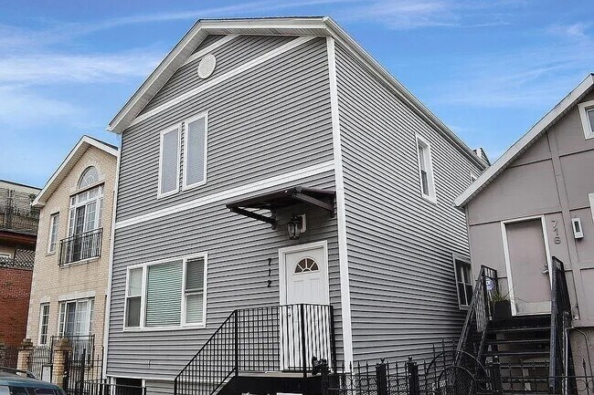 property at 712 N Willard Ct