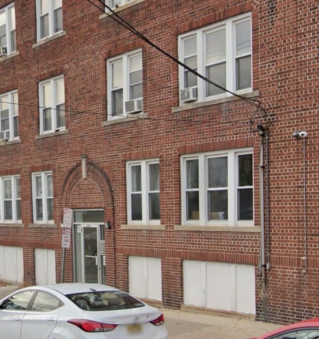 240 Fowler Ave, Unit 3