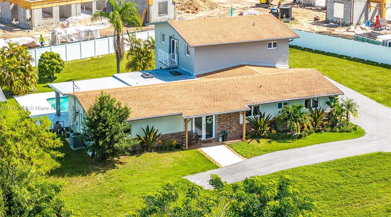 19450 SW 125th Ave in Miami, FL - Building Photo