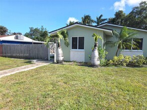 2111 N 26th Ave in Hollywood, FL - Building Photo - Building Photo
